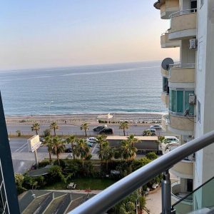 Купить квартиру в Алании – просторная 2+1 квартира у моря в районе Тосмур