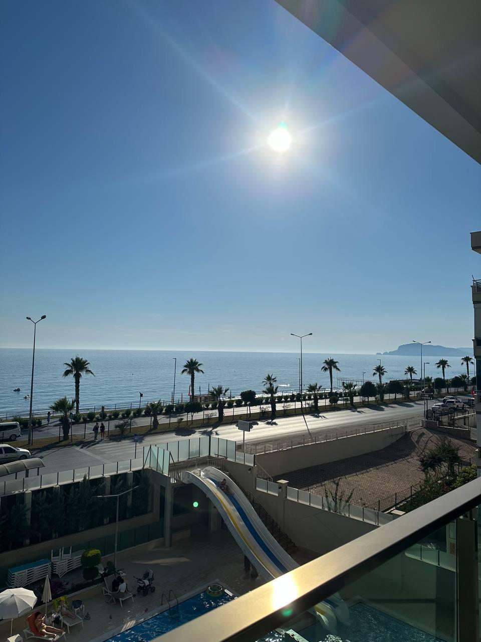 Квартира 1+1 в комплексе Konak Seaside Tower — первая береговая линия, вид на море - Фото 10