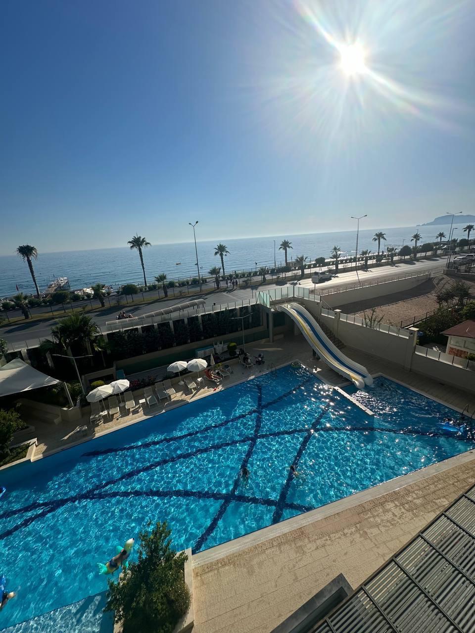 Квартира 1+1 в комплексе Konak Seaside Tower — первая береговая линия, вид на море - Фото 11