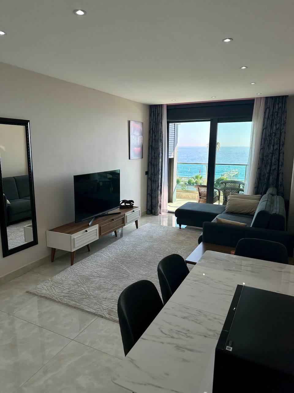 Квартира 1+1 в комплексе Konak Seaside Tower — первая береговая линия, вид на море - Фото 13