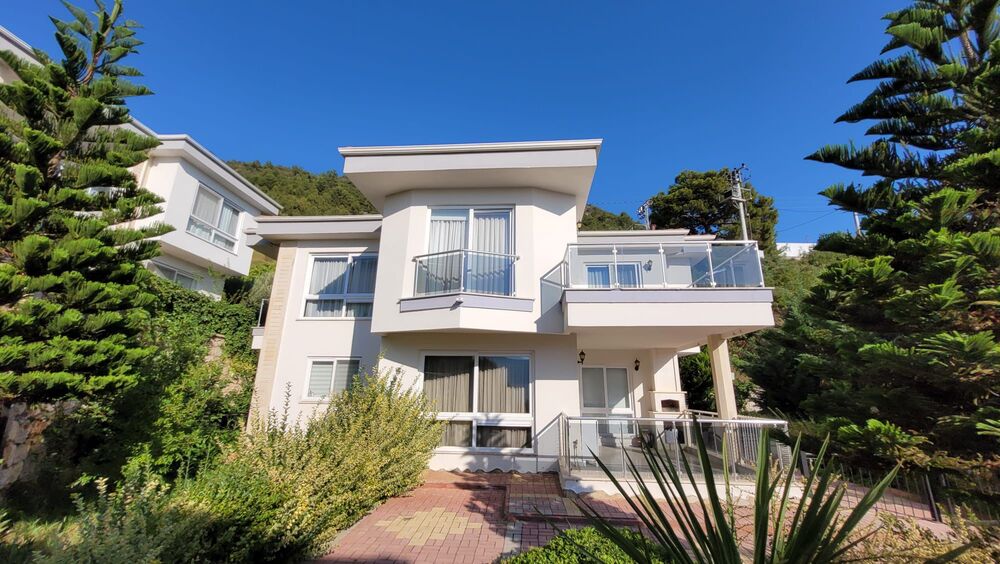 Роскошная вилла 3+1 с бассейном и садом в живописном районе Бекташ, Алания - Фото 1