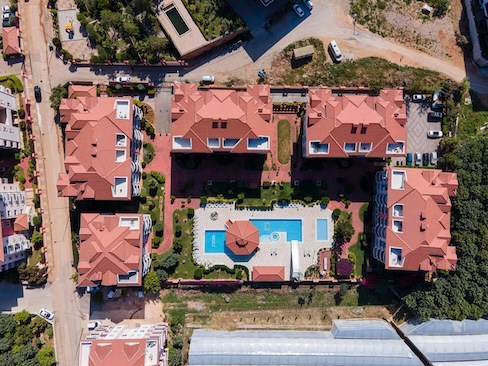 Квартира в Алании у моря в комплексе Yuksek 1 в Оба - Фото 1