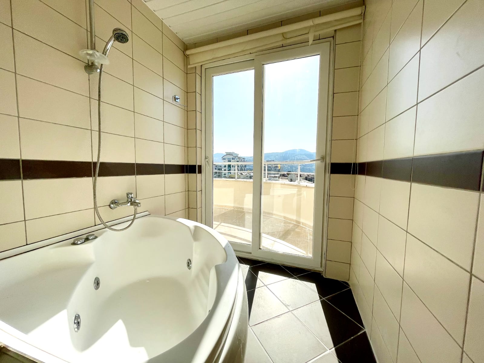 Квартира в Алании 3+1 в комплексе Sonbay в районе Махмутлар - Фото 10