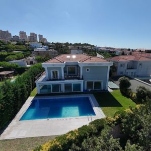Вилла в Турции 7+2 в комплексе Tulip Villas в районе Беюкчекмедже в Стамбуле