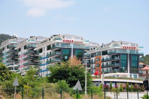 Квартира в Турции 2+1 в комплексе Konak Seaside Home в районе Каргыджак - Фото 1