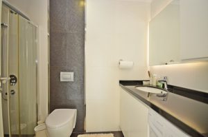 Квартира в Турции 2+1 в комплексе Konak Seaside Home в районе Каргыджак - Фото 16