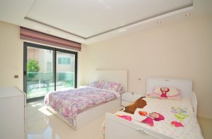 Квартира в Турции 2+1 в комплексе Konak Seaside Home в районе Каргыджак - Фото 15
