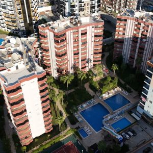 Квартира в Алании 2+1 в комплексе Toros 1 в районе Махмутлар