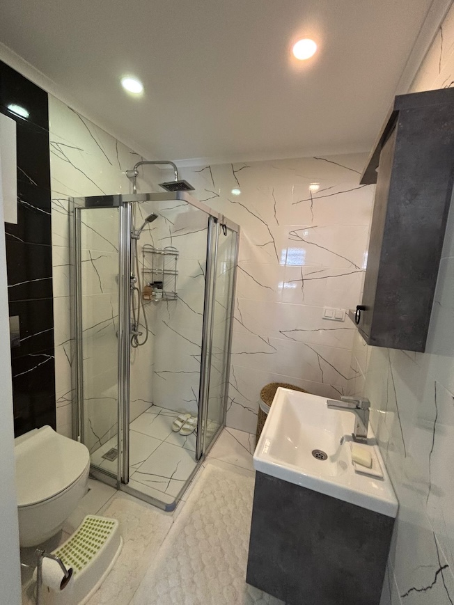 Недорогая квартира в Алании 1+0 в комплексе Seda Tower в центре города - Фото 18