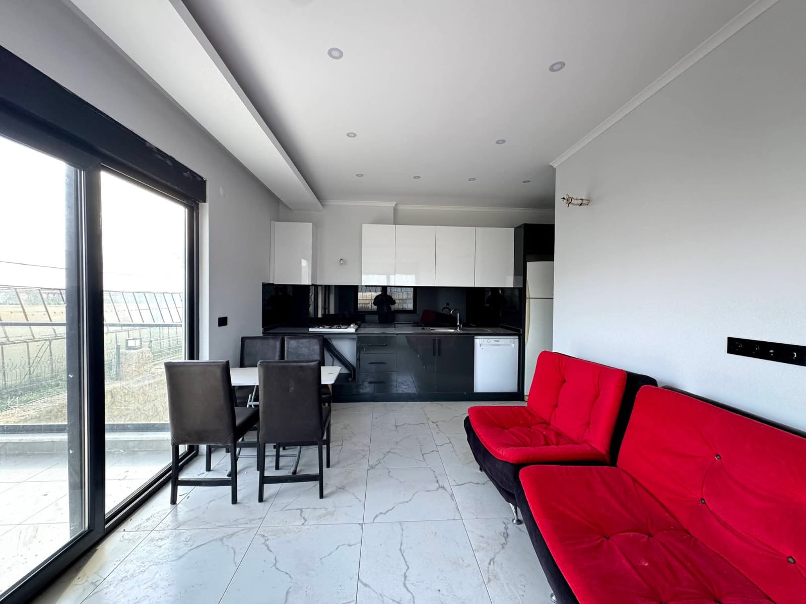 Недорогая квартира в Паяллар 1+1 в комплексе Sea Pearl Selenga в Алании - Фото 9