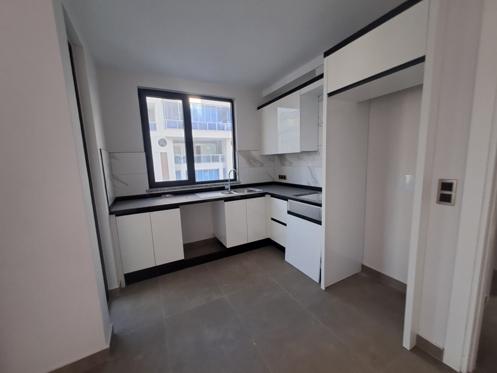 Квартира в Турции 1+1 в комплексе Yenisey 8 в районе Махмутлар в Алании - Фото 11