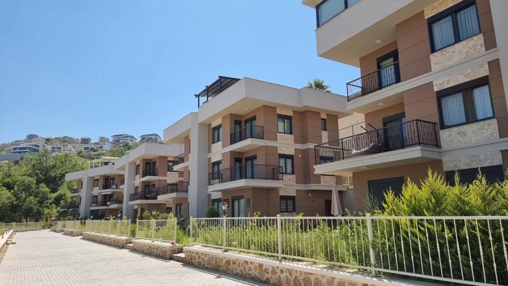 Квартира в Алании 3+1 триплекс в комплексе Avocado Village в районе Каргыджак - Фото 1