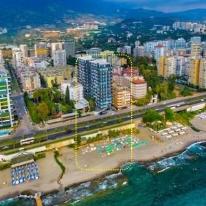 Купить квартиру в Турции на первой линии в Konak Twin